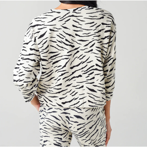 Velvet By Graham and Spencer lightweight cotton sweatshirt size medium - Picture 13 of 13